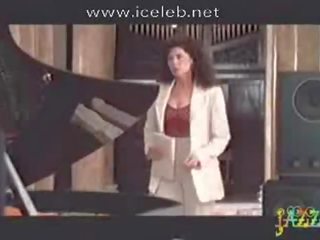 Rhona mitra cabalgando piano profesora