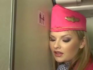 Kiva blondi lentoemäntä imevien phallus onboard