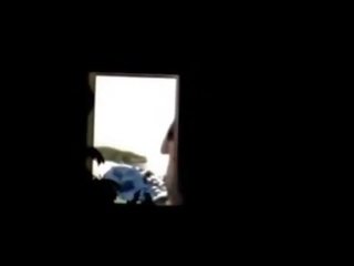 Büyük ğöğüslü teşhirci oryantal orgazm çarpıcı üzerinde kamera