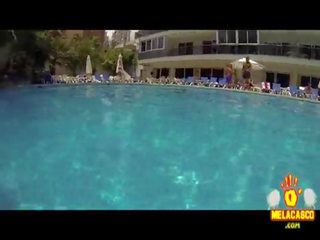 Locuras sexuales en una piscina pública primera parte