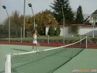 На в теніс суд
