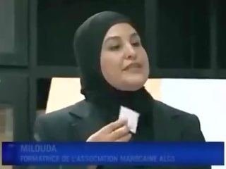 Arab lady Puts Condom From Mouth