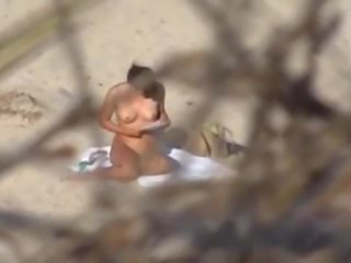 Voyeuring mi agraciado niece en la desnuda playa