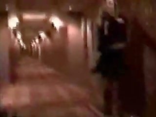 Turvallisuus vartija nussii a huora sisään hotellin käytävä
