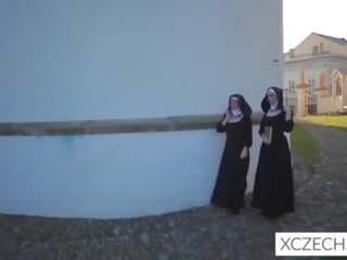 Louca bizzare x classificado vídeo com catholic freiras e o monstro!