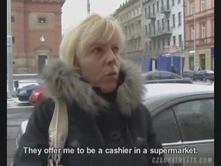 Cseh bevállalós anyuka ad egy fej mert egy szexuálisan felkeltette peter