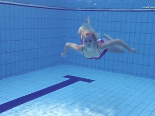 Elena proklova sub apa mermaid în roz rochie: hd murdar video f2