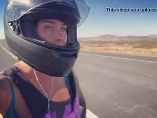 Felicity feline motorcycle diva ujeżdżanie aprilia w stanik