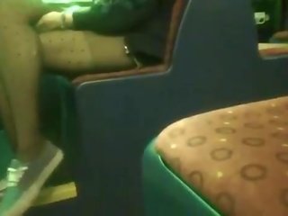 Teenager strumpfhose auf bus