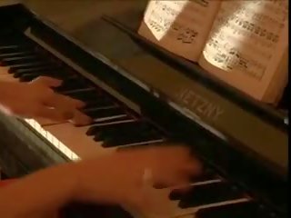 Vendimia novio cantado en la piano, gratis x calificación presilla 13