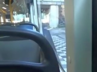 X nominale video in autobus