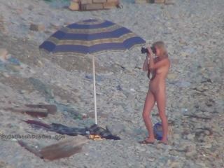 Naken jenter ved den ekte naken beaches