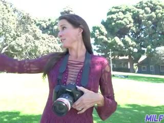 Long-legged bruneta milfka fotograf fucks mladý youth v ju fotografie studio dospelé video klipy