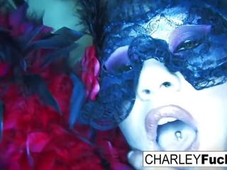 Charley 穿 一些 娇媚 女用贴身内衣裤