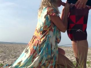 Real amator public permanent sex film risky pe the plaja ! oameni walking aproape