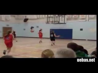 Hilarious-girls-basketball-dunk-fail 1