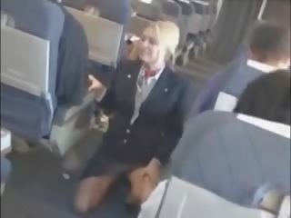 Flight attendent menyebalkan anggota