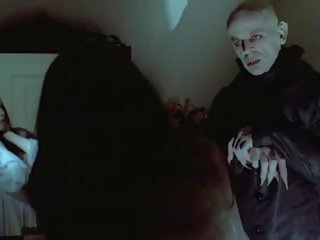 Nosferatu вампир bites девица момиче, безплатно мръсен клипс f2
