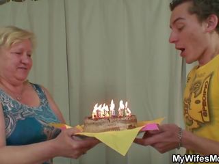 Slim Dude Screw Huge Girlfriends Old Mother: Free sex film a4