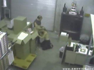 Drošība kamera catches sieviete jāšanās viņai darbinieks